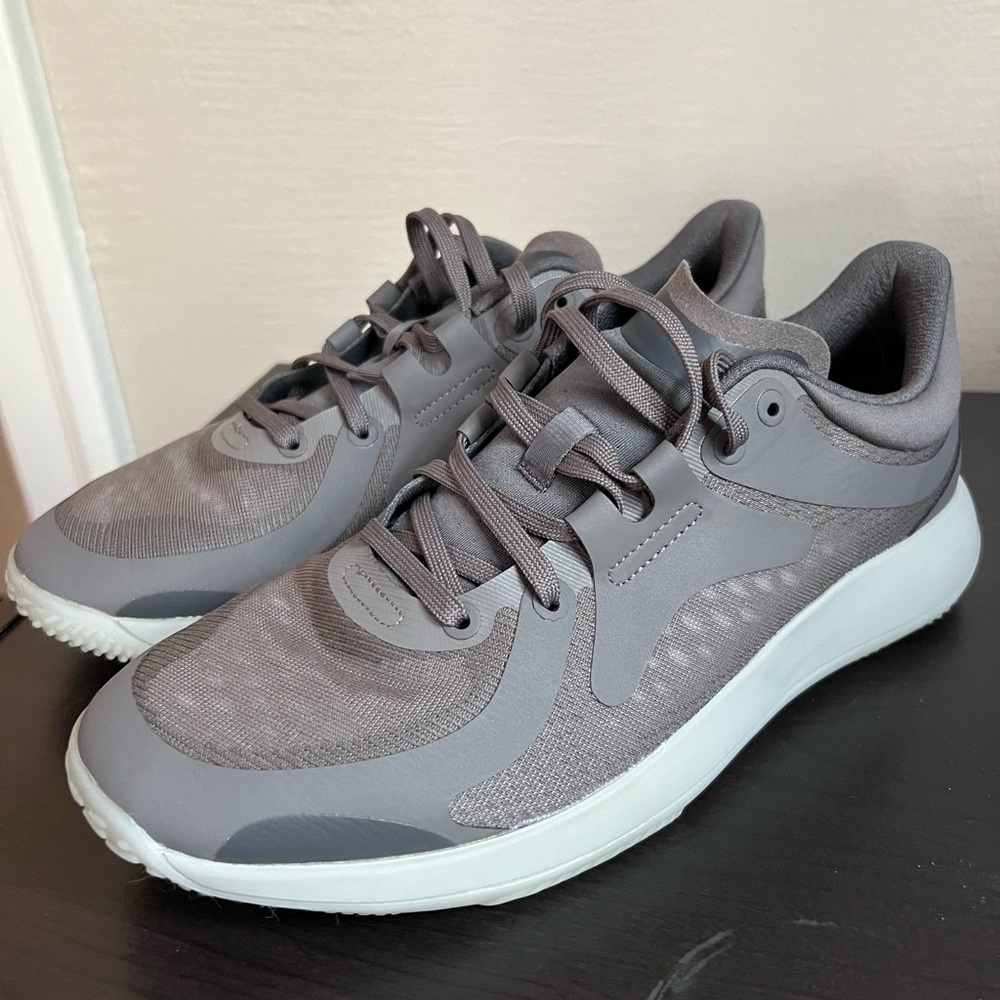 NWOT Women’s 9.5 Strongfeel Trainers